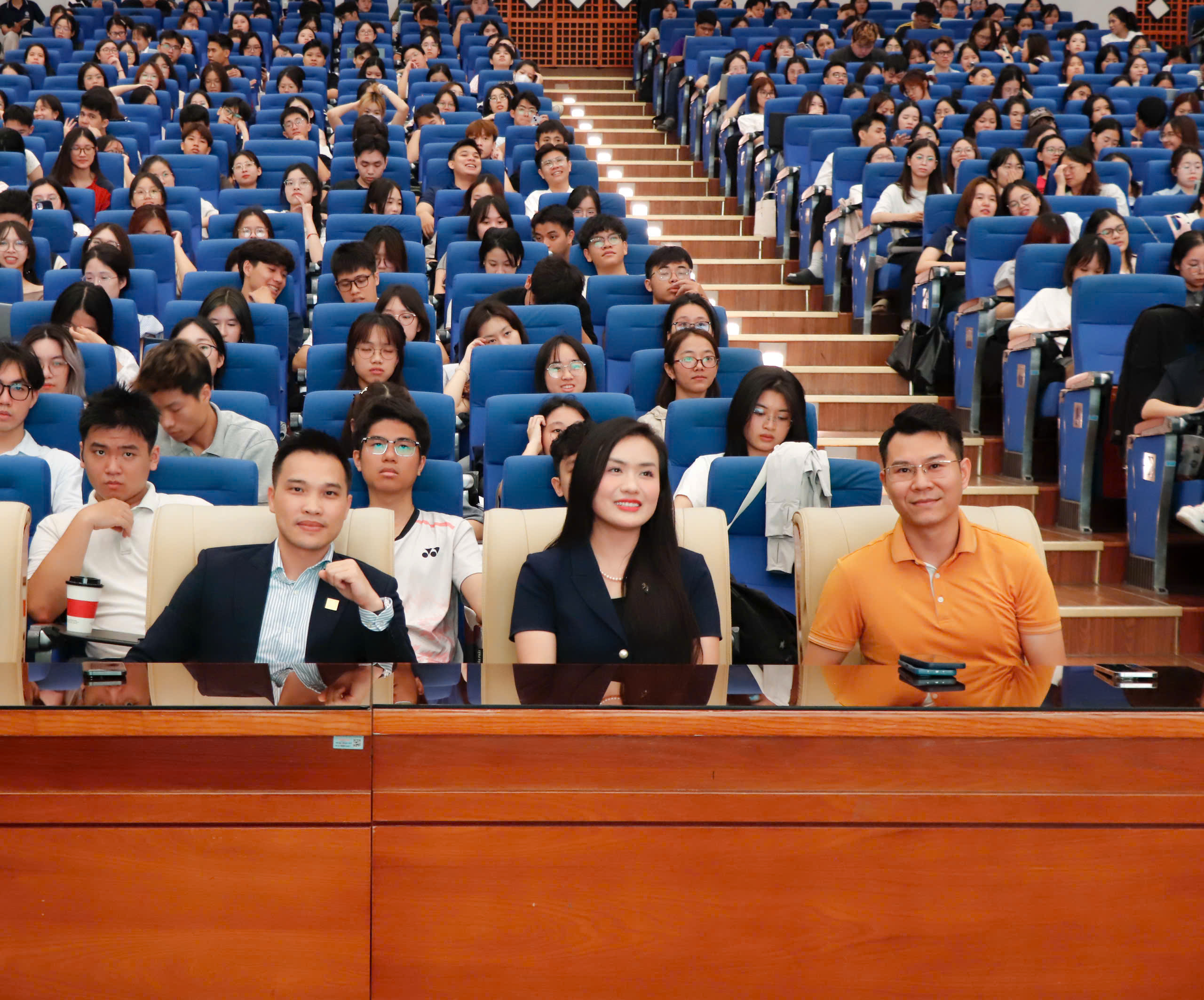 Đại diện Khang Land Holdings tham dự talk show hướng nghiệp tại NEU